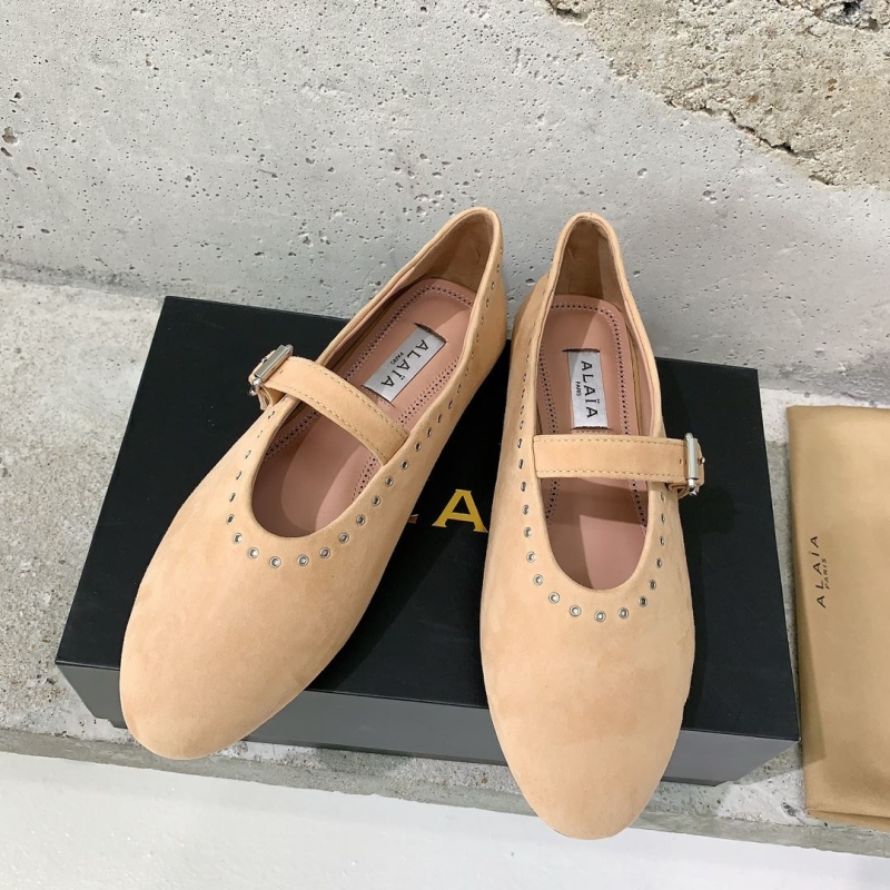 Other flat shoes